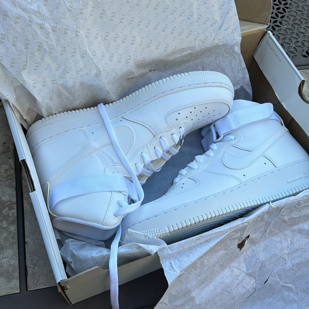 New Nike Air Force 1 High ‘07 - Picture 4 of 6